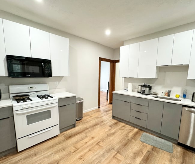 37 Sudan St, Unit 2
