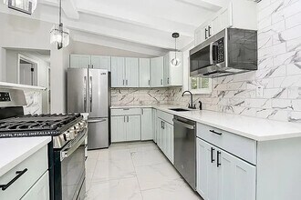 Room in House on Milford Rd in Charlotte, NC - Building Photo - Building Photo