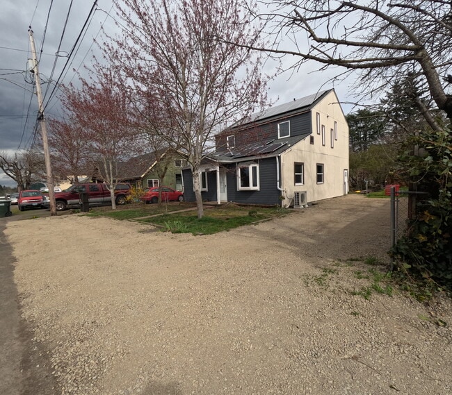 9516 SE 74th Ave in Milwaukie, OR - Building Photo - Building Photo