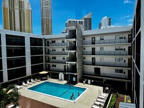 201 178th Dr, Unit 437 in Sunny Isles Beach, FL - Building Photo - Building Photo