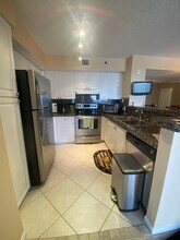 19501 E Country Club Dr, Unit 9601 in Miami, FL - Building Photo - Building Photo