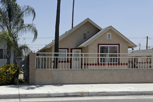 1330 N Mt Vernon Ave in Colton, CA - Foto de edificio - Building Photo