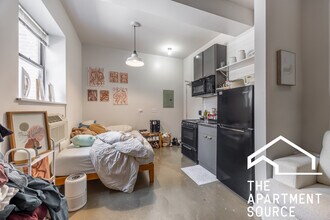 1134 W Wilson Ave, Unit 207 in Chicago, IL - Building Photo - Building Photo