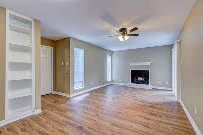 18519 Egret Bay Blvd in Houston, TX - Foto de edificio - Building Photo