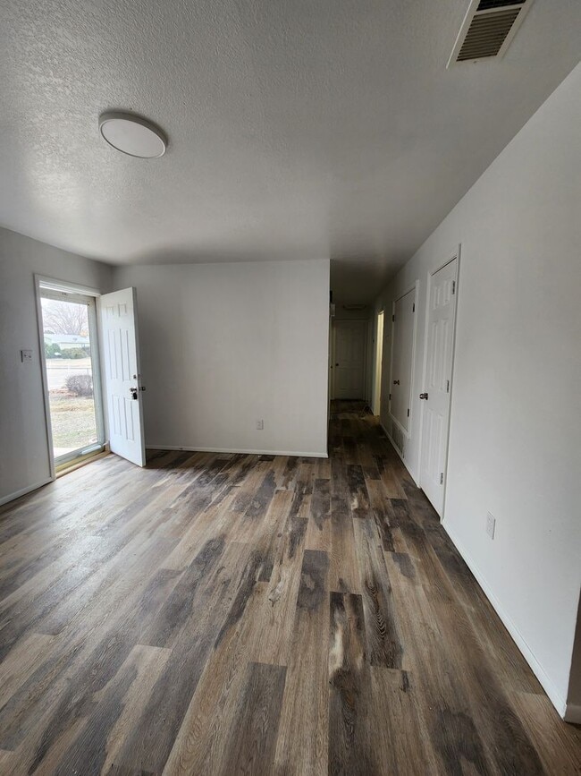 321 N 5th St in Bloomfield, NM - Building Photo - Building Photo