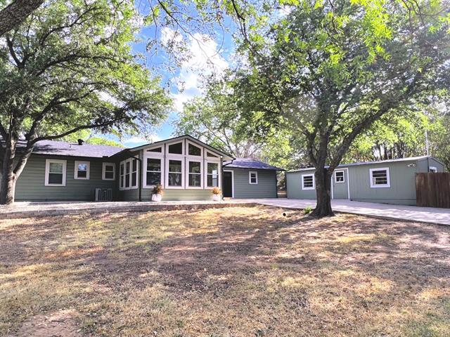 617 Dunaway Ln in Azle, TX - Building Photo