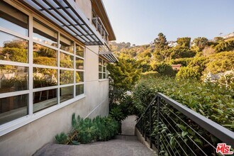 1625 N Crescent Heights Blvd in Los Angeles, CA - Building Photo - Building Photo