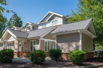 Hampton Pointe Apartments in Hillsborough, NC - Building Photo - Building Photo