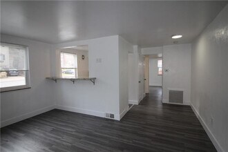 781 Cooke Dr in Pittsburgh, PA - Building Photo - Building Photo