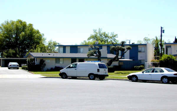 1092-1098 Andrews St in Tustin, CA - Foto de edificio - Building Photo