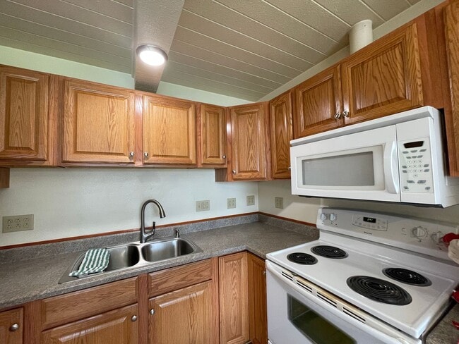 1703 Cecil Ave in Fortuna, CA - Building Photo - Building Photo