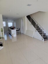 6310 NW 103rd Pl in Doral, FL - Building Photo - Building Photo