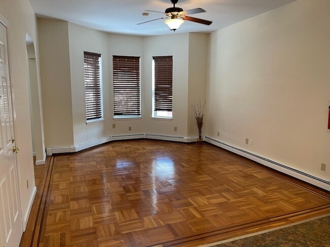 55 Bonn Pl in Weehawken, NJ - Foto de edificio - Building Photo