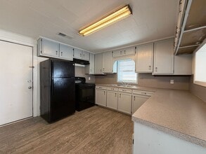 2004 See St in Lake Charles, LA - Building Photo - Building Photo