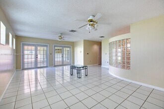 161 SW 129th Ave in Miami, FL - Foto de edificio - Building Photo