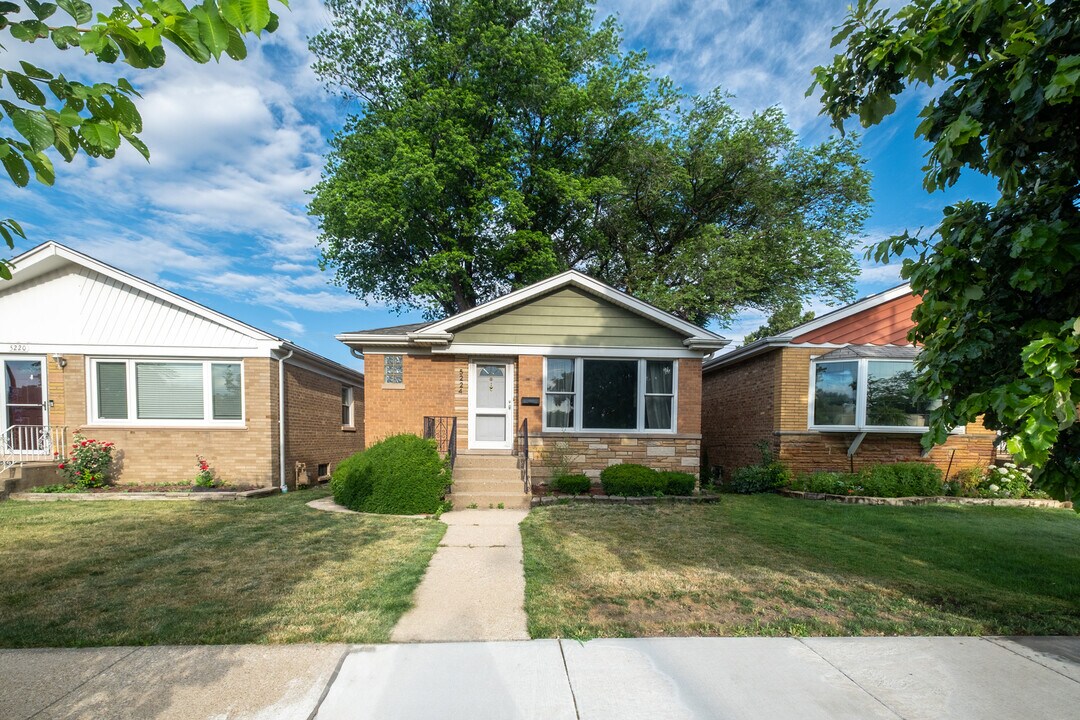 5224 N Cicero Ave in Chicago, IL - Building Photo