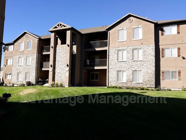 3569 E Rock Creek Rd-Unit -Unit G-4 in Eagle Mountain, UT - Foto de edificio - Building Photo