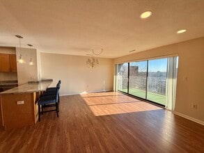 1006 Paradise Rd, Unit 3R in Swampscott, MA - Foto de edificio - Building Photo