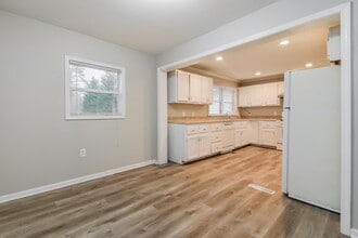 5578 Owens Dr in Austell, GA - Foto de edificio - Building Photo