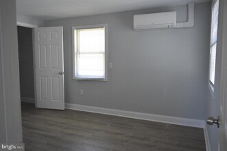 118 E Maple Ave, Unit 2R in Langhorne, PA - Building Photo - Building Photo