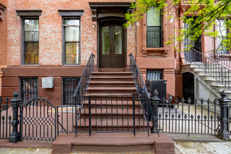 176 Herkimer Street in Brooklyn, NY - Foto de edificio - Building Photo