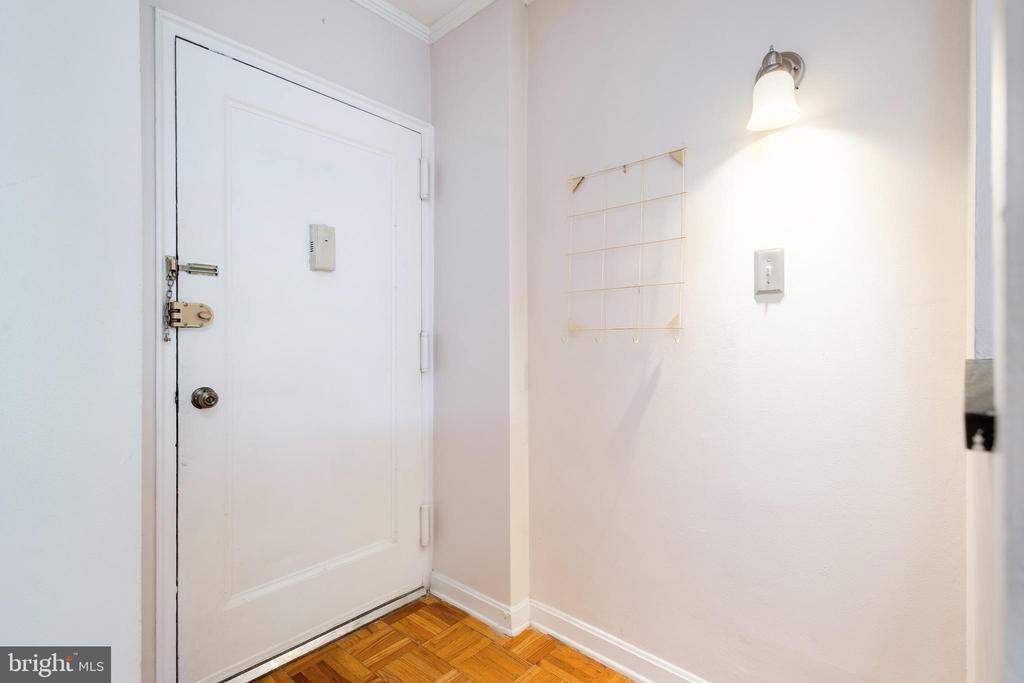 3825 Davis Pl NW in Washington, DC - Building Photo