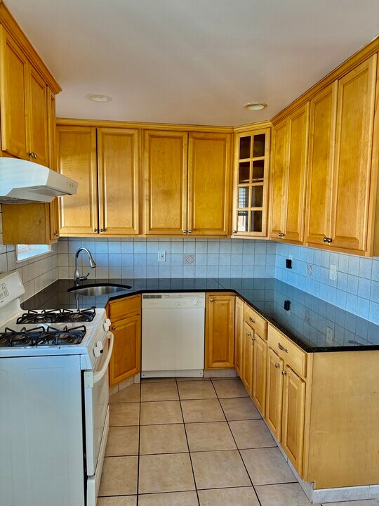 66 Grant Ave in White Plains, NY - Building Photo