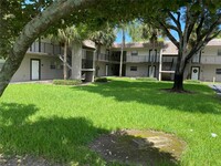 6720 Nova Dr in Davie, FL - Foto de edificio - Building Photo