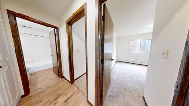 3050 Old Hwy 8 in Roseville, MN - Building Photo - Building Photo