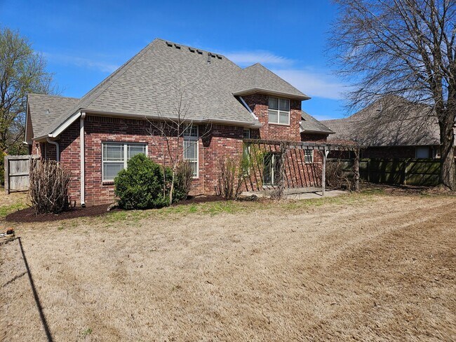 property at 3857 Edgewater Dr