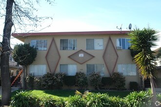 1131 Roewill Dr in San Jose, CA - Foto de edificio - Building Photo