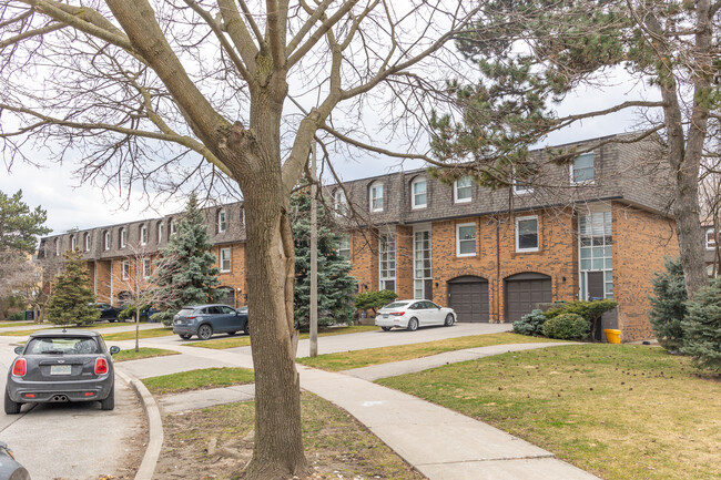 70 Upper Canada Dr in Toronto, ON - Building Photo - Primary Photo