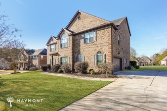 1001 Donegal Dr in Locust Grove, GA - Foto de edificio - Building Photo