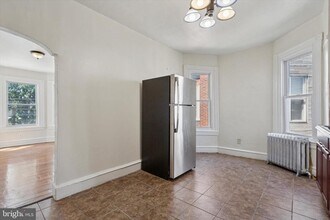 903 W Duncannon Ave in Philadelphia, PA - Foto de edificio - Building Photo