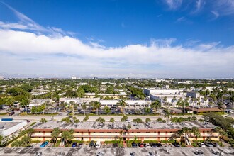 The Courtyards At Cimarron in Oakland Park, FL - Building Photo - Building Photo