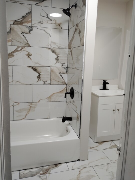 9521 Macon Ave in Cleveland, OH - Foto de edificio