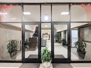 747 Amana St, Unit 1101 in Honolulu, HI - Building Photo - Building Photo