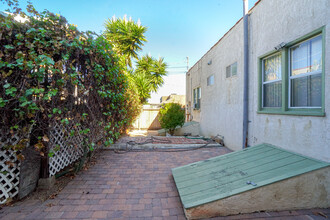 884 W 11th St in San Pedro, CA - Building Photo - Building Photo