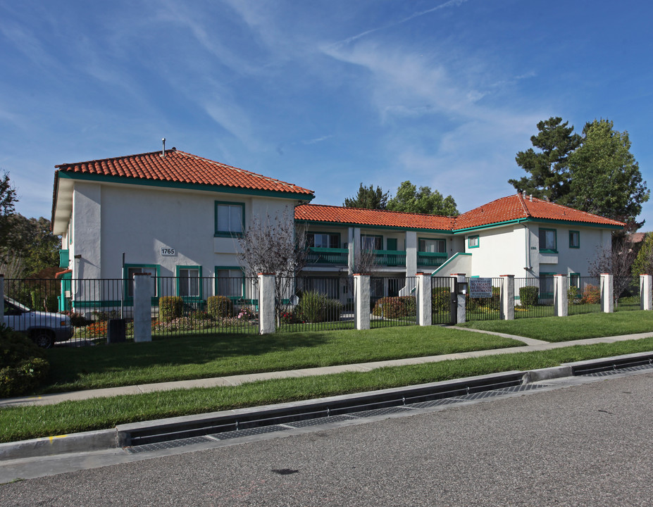 Heywood Place in Simi Valley, CA - Building Photo