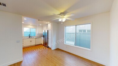 431 W Bay St in Costa Mesa, CA - Building Photo - Building Photo