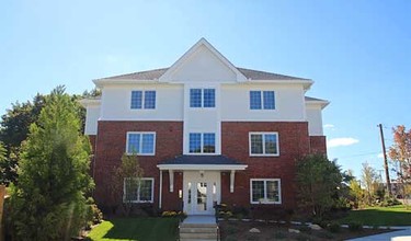 Ridgecrest Village in West Roxbury, MA - Foto de edificio - Building Photo