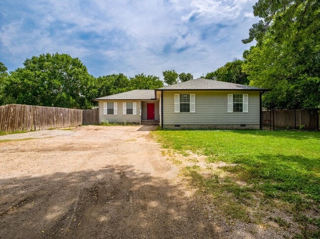 property at 601 E Marble St