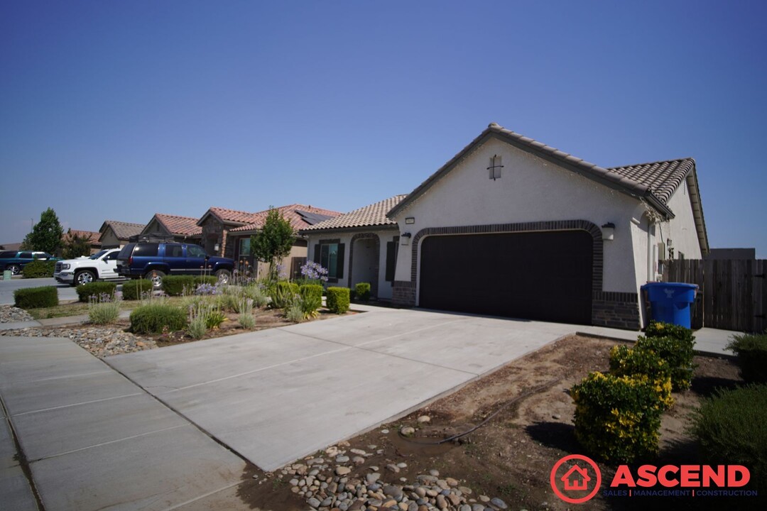 5805 Empress Tree Dr in Bakersfield, CA - Building Photo