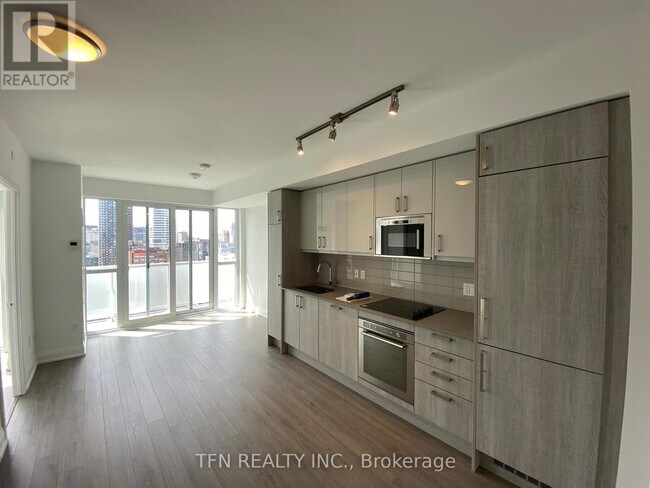77 Mutual St in Toronto, ON - Building Photo - Building Photo