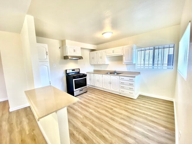 1530 Locust Ave