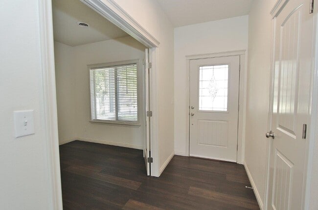 2047 S Ice Bear Way in Meridian, ID - Building Photo - Building Photo