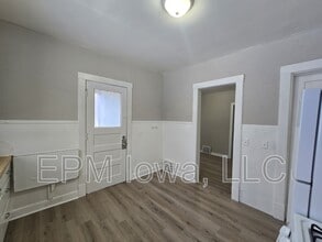 406 Locust St in Waterloo, IA - Building Photo - Building Photo