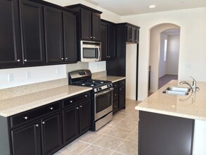 6017 Moonstone Peak Dr in Bakersfield, CA - Building Photo - Building Photo