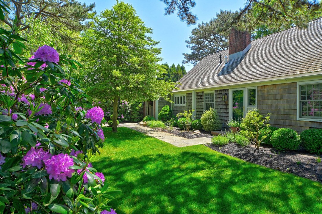 22 Maidstone Dr in Amagansett, NY - Building Photo