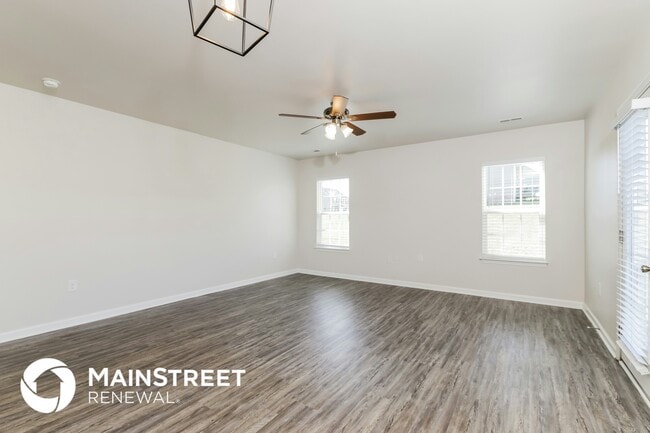 6166 Brentwood Pk Dr in Rural Hall, NC - Foto de edificio - Building Photo